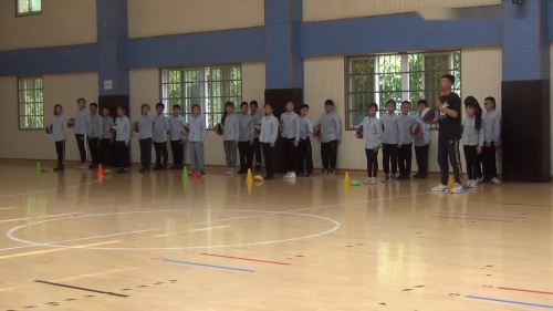 《行进间直线运球》优质课视频-四年级体育下册-教学能手王老师