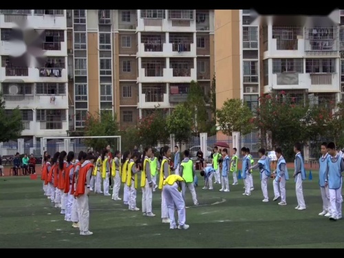 《足球脚内侧踢球》示范课教学视频-人教版五年级体育-江西省优秀课例展示活动