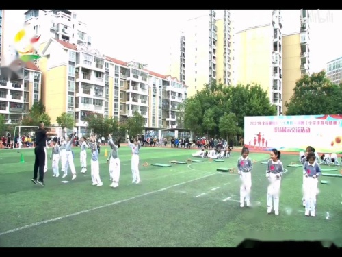 《立定跳远》示范课教学视频-人教版四年级体育-江西省优秀课例展示活动