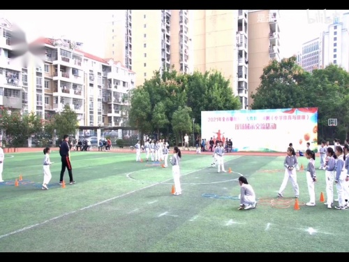 《各种方式的跳跃》示范课教学视频-人教版四年级体育-江西省优秀课例展示活动