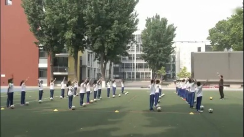 《脚底接地滚球》优质课教学视频-四年级体育