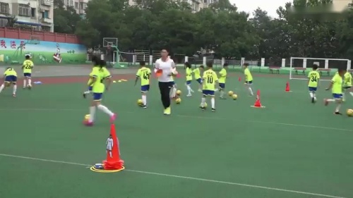 《发展足球活动能力的练习》优质课教学视频-四年级体育-教学能手杨老师