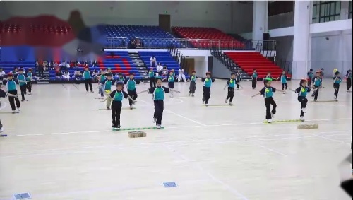 《多种形式的平衡与游戏》比赛课教学视频-二年级体育-江苏小学体育优质课评选 – 二年级体育优质课公开课示范观摩研讨课视频