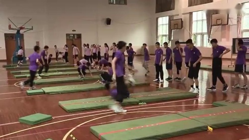 �����ַ���ֱ��-ǰ��������ת��-�����ͦ������������ϰ��ʾ����Ħ�ν�ѧ��Ƶ-���꼶����-��ѧ��������ʦ