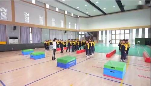 《健康体适能-翻山越岭》教研优质课教学视频-三年级体育 – 三年级体育优质课公开课示范观摩研讨课视频