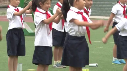 人教版二年级体育《快乐双脚跳》优质课评比教学视频