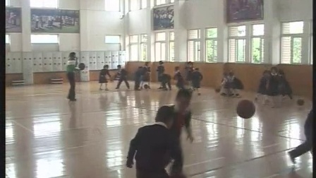 一年级体育《小篮球-花样拍球》优秀教学视频