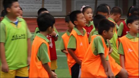 《足球-多种形式的控球》示范课教学视频-人教版三年级体育