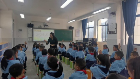 《时间像小马车》优质课教学视频-人教版二年级音乐下册-教学能手彭老师 – 二年级音乐优质课公开课示范观摩研讨课视频