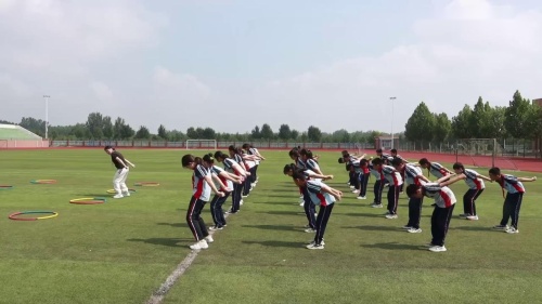 《立定跳远》公开课教学视频-人教版五年级体育-执教杨老师 – 五年级体育优质课公开课示范观摩研讨课视频