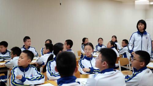 《法律为我们护航 》部编版七年级道德与法治公开课视频–李老师 – 七年级政治优质课公开课示范观摩研讨课视频