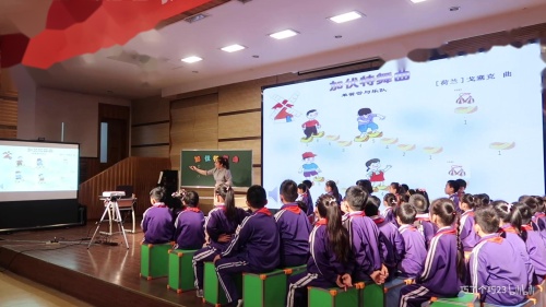 《加伏特舞曲》公开课教学视频-人音版三年级音乐下册-区青年教师基本功大赛-史庆 – 三年级音乐优质课公开课示范观摩研讨课视频