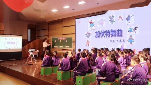 《加伏特舞曲》公开课视频-人音版三年级音乐下册-区青年教师基本功大赛-雷雪 – 三年级音乐优质课公开课示范观摩研讨课视频