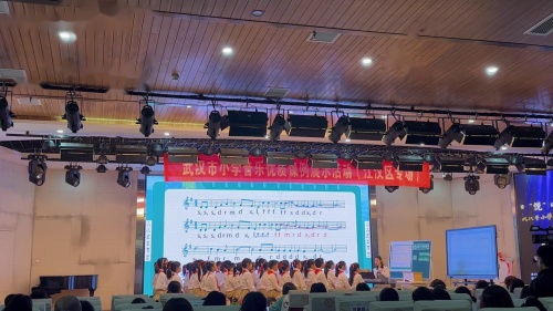 �������ϵļҡ���Ħչʾ�ν�ѧ��Ƶ-�˽̰����꼶�����ϲ�-�人�й�����չʾ�