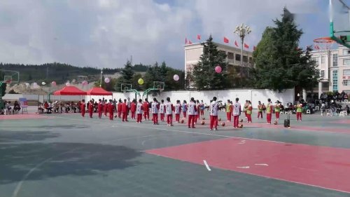 《篮球行进间高手投篮》获奖公开课视频-七年级体育-贵州初中体育公开课评选-何老师 – 七年级体育优质课公开课示范观摩研讨课视频