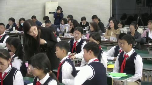 《新问题新猜想》人教版六年级数学让平面图形动起来青年教师赛课视频 – 六年级数学优质课公开课示范观摩研讨课视频