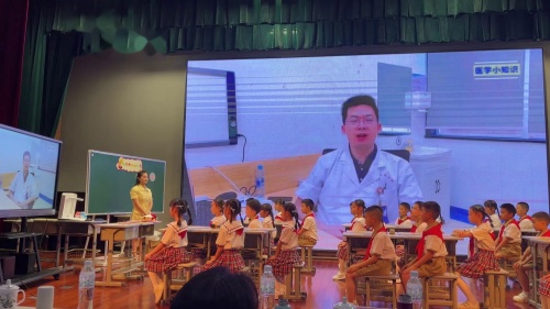 《我们小点儿声》人教版二上道德与法治展示课视频 – 二年级政治优质课公开课示范观摩研讨课视频