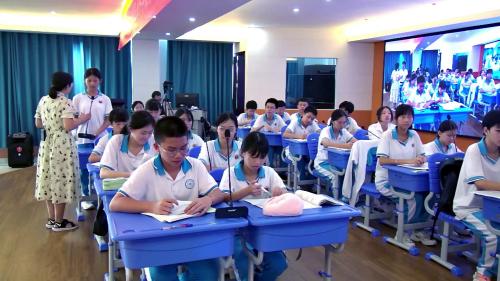 《尊重他人》人教版八上道德与法治评比课视频-马燕 – 八年级政治优质课公开课示范观摩研讨课视频