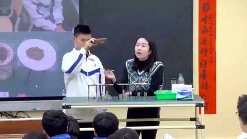 �������Ĺ۲졷�˽̰���е���ʵ��������ʵʩ����Ƶ-��Է