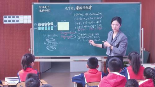 《乘法分配律》人教版四下数学新课标展示课视频-执教老师：张梦捷 – 四年级数学优质课公开课示范观摩研讨课视频