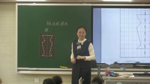 《轴对称》人教版四下数学-青年教师赛课视频 – 四年级数学优质课公开课示范观摩研讨课视频