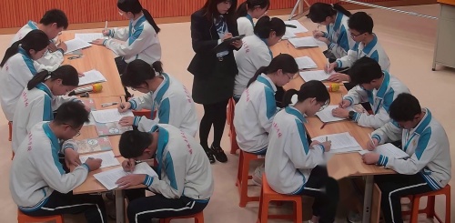 《探究文学类文本 标题作用》人教版九年级语文新课标研讨课优课视频-执教-李晓屏 – 九年级语文优质课公开课示范观摩研讨课视频