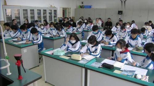 《压强实际问题的解决》人教版八下物理赛课视频-李鑫鑫 – 八年级物理优质课公开课示范观摩研讨课视频