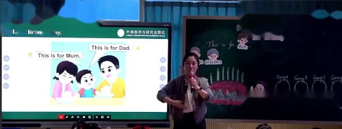 ��Unit2 Family Period2�����а�һ��Ӣ�����ֿ���Ƶ