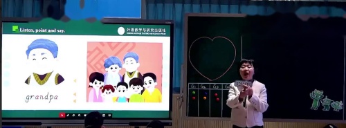 ��Unit2 Family Period1�����а�һ��Ӣ�����ֿ���Ƶ