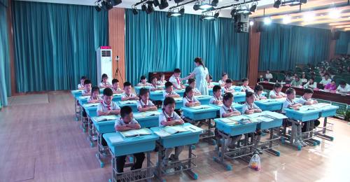 �����ȵ�ҡ���������������Ľ�ʦ����չʾ����