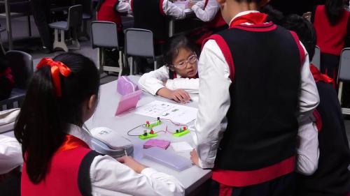 ����·�еĿ��ء��̿ư�Сѧ���꼶��ѧ�²ṫ����չʾ�-����