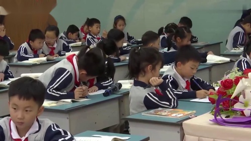 �������񡷲��������һ���¿α�ʾ������Ƶ