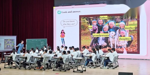 ��Unit2B What do you like about your family 1a-2b���˽̰�����Ӣ�����ֿ���Ƶ