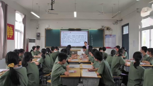 �����߶�����ѡ���Ա����²�-��4��ʱ��������������־����չ�Ķ���������Ƶ