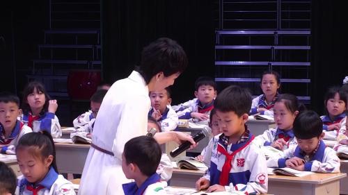 《总也倒不了的老屋》部编版语文三年级上册-第五届青年教师观摩课优课视频-河南 – 三年级语文优质课公开课示范观摩研讨课视频