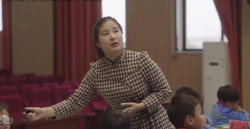 ���ۺ�ʵ���-��������С���顷���꼶���ۺ�ʵ������Ƶ