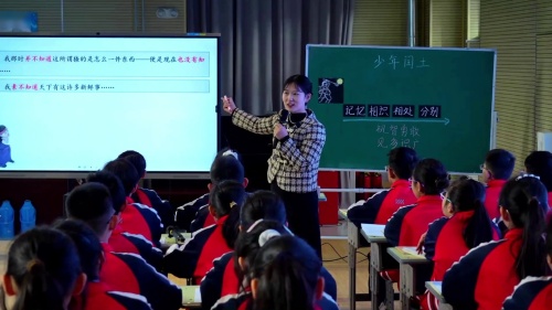 ������������������������������ʦ���¿��ý�ѧ������صȽ���Ƶ