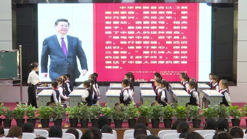 《传统节日中的“家”》部编版三上道德与法治第三届“丰悦华彩”教学节综合性课程展示与交流课视频 – 三年级政治优质课公开课示范观摩研讨课视频