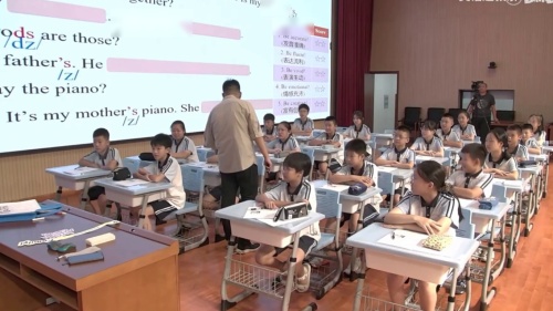 《Unit2 We’re Family SectionA 2a-2e 》新人教七上英语听说课研讨课视频 – 七年级英语优质课公开课示范观摩研讨课视频