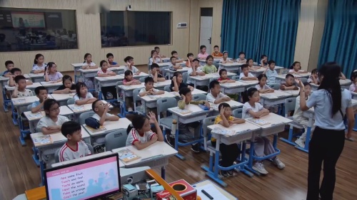 《U3 B Let s talk and learn》新人教三下英语展示课视频 – 三年级英语优质课公开课示范观摩研讨课视频