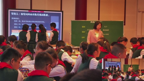 ����ֽ�����¡����ս̰�������ѧ��̽��ʵ���ѧ ������ѧ��������һ��ר����лչʾ����Ƶ