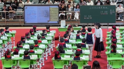 ������̨������ء�2024��������������Ķ��ε����ȫ��С�������ѧչʾ����Ƶ